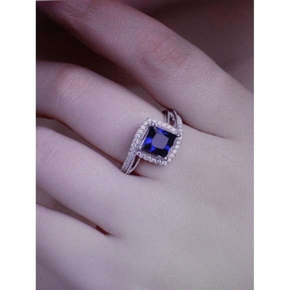 Cubic Zirconia Statement Ring Blue Stone Silver Band Sz 7 Coctail NWT - Picture 2 of 3